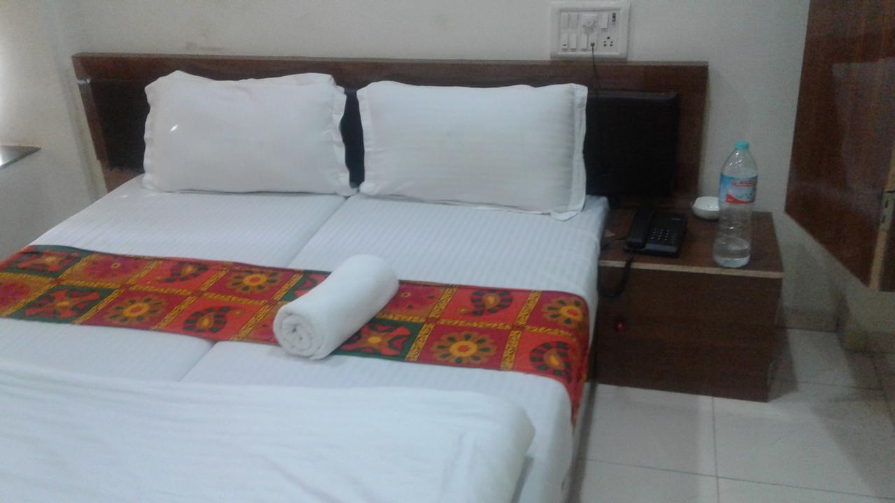 Akshara Residency Hotel Mumbai Exterior foto
